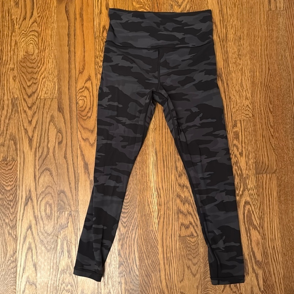 Athleta gray camo print elation 7/8 tight leggings size small